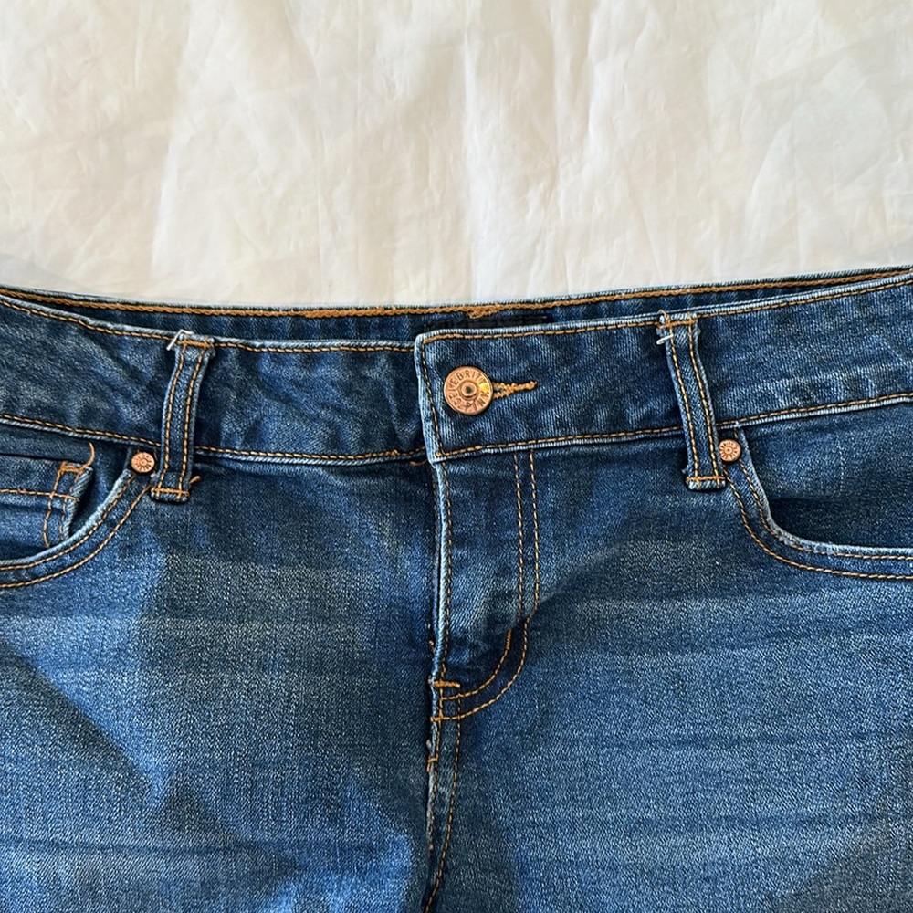 Celebrity Pink Women’s Jean Shorts Size 9/29 - Picture 3 of 5